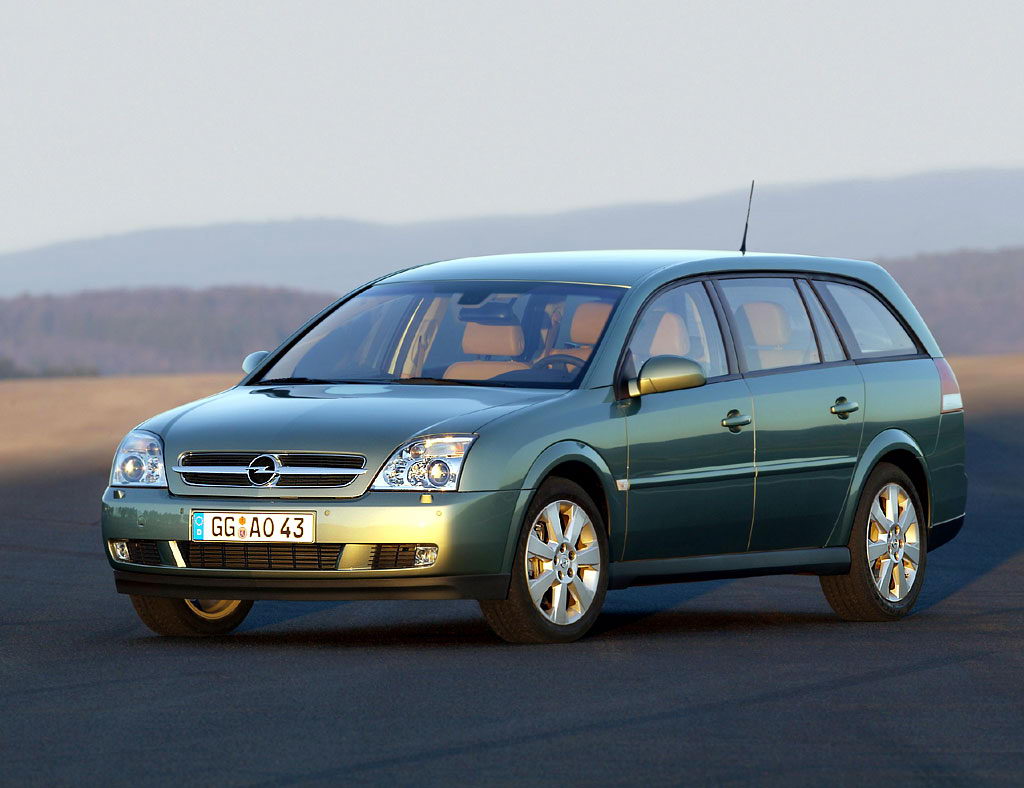 Opel Vectra Caravan 2003 001.jpg